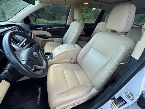 Used 2018 Toyota Highlander Limited Platinum AWD/4WD image 17