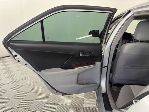 Used 2013 Toyota Camry XLE w/ Convenience Pkg FWD image 10