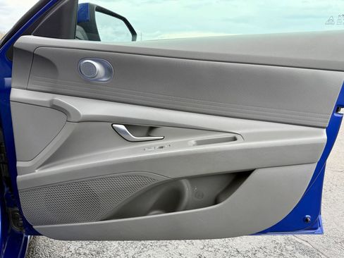 Used 2024 Hyundai Elantra SE image 29