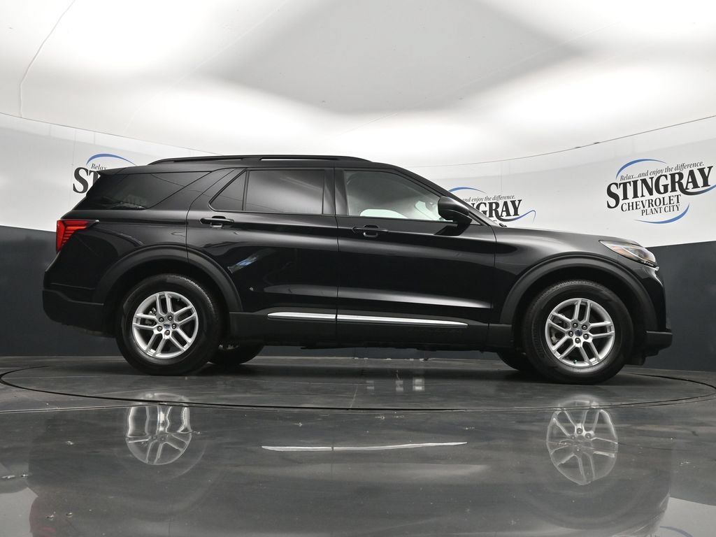 Used 2025 Ford Explorer Active RWD image 42