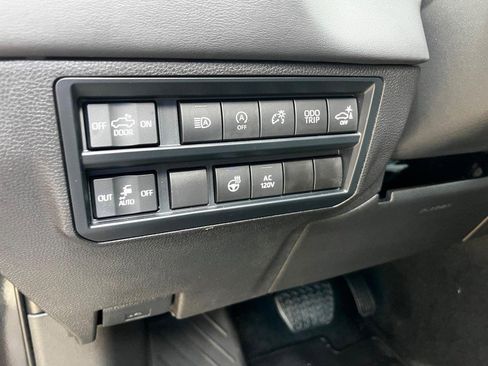 Used 2024 Toyota Tundra Platinum image 17