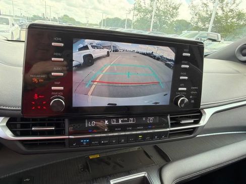 Used 2023 Toyota Sienna XSE FWD image 10
