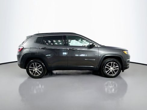 Used 2018 Jeep Compass Latitude w/ Safe & Security Group FWD image 9