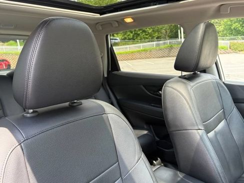 Used 2020 Nissan Rogue SL w/ Premium Package AWD/4WD image 29