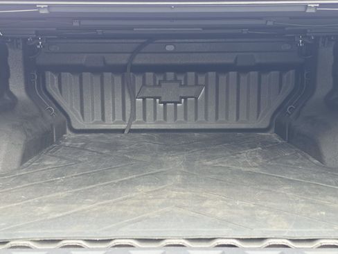 Used 2025 Chevrolet Colorado ZR2 w/ Technology Package AWD/4WD image 13