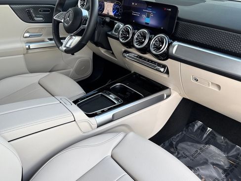 Certified 2024 Mercedes-Benz EQB 300 4MATIC image 33