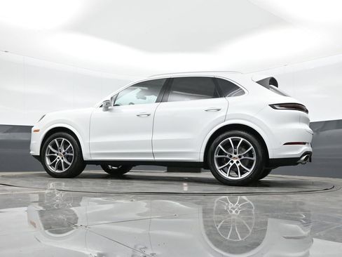 New 2026 Porsche Cayenne image 35