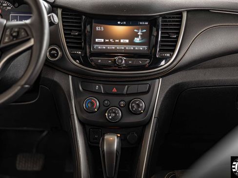 Used 2017 Chevrolet Trax LT w/ Sun & Sound Package image 23