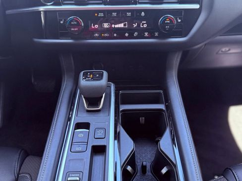 Used 2025 Nissan Pathfinder SL w/ SL Premium Package image 15