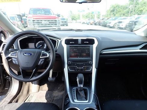 Used 2016 Ford Fusion SE FWD image 13