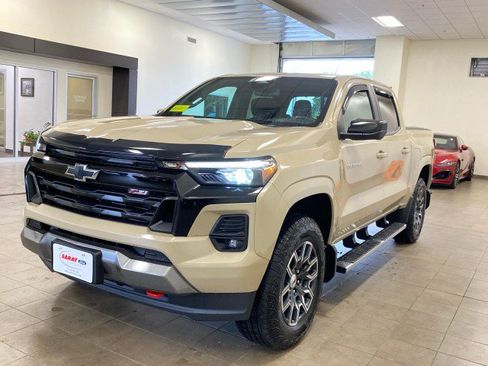 Used 2023 Chevrolet Colorado Z71 w/ Z71 Convenience Package 2 AWD/4WD image 4