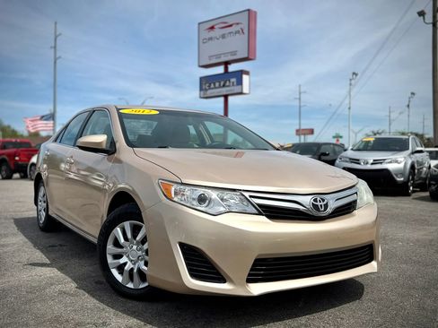 Used 2012 Toyota Camry LE image 1