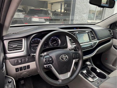 Used 2016 Toyota Highlander Limited AWD/4WD image 23