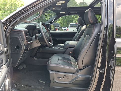 Used 2024 Ford Expedition Limited AWD/4WD image 11