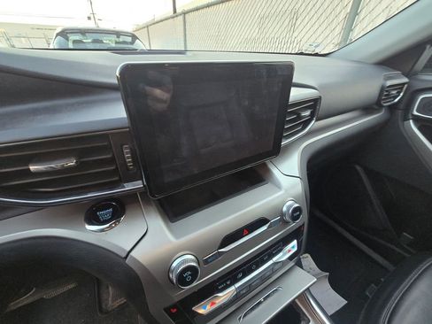 Used 2022 Ford Explorer XLT w/ Equipment Group 202A image 13