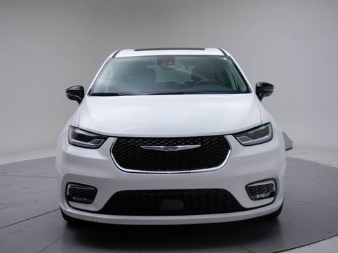 Used 2024 Chrysler Pacifica Limited FWD image 12