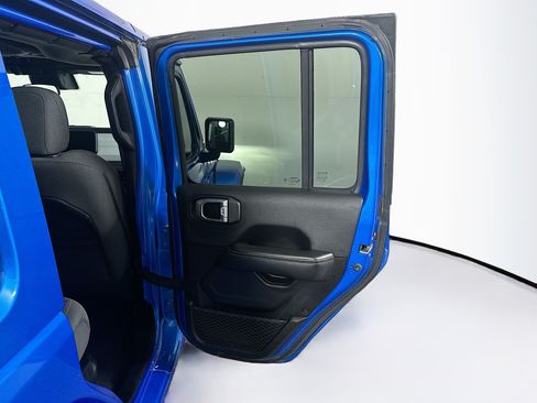 Used 2024 Jeep Wrangler Unlimited Sahara AWD/4WD image 30