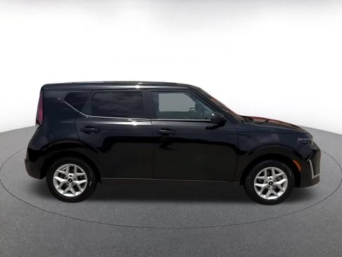 Used 2025 Kia Soul LX w/ LX Technology Package FWD image 16