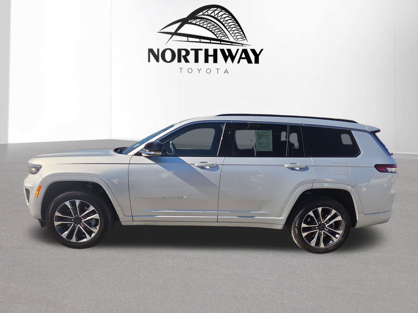 Used 2024 Jeep Grand Cherokee L Overland w/ Advanced Protech Group III AWD/4WD image 7