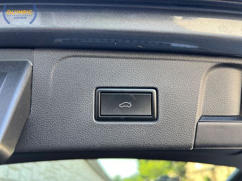 Used 2019 Volkswagen Atlas SE w/ Panoramic Sunroof Package FWD image 40