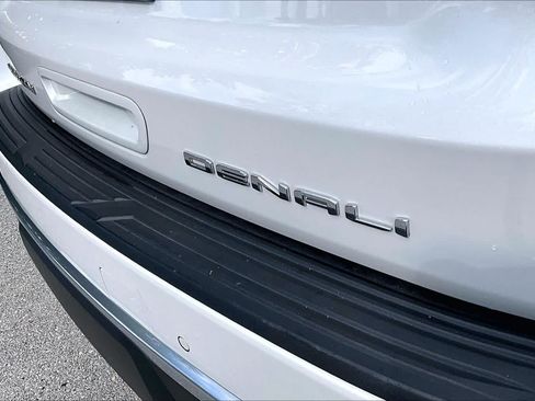 Used 2024 GMC Yukon XL Denali AWD/4WD image 10