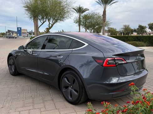 Used 2018 Tesla Model 3 Long Range image 4