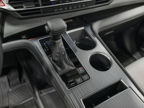 Used 2025 Toyota Sienna LE w/ LE Plus Package image 23