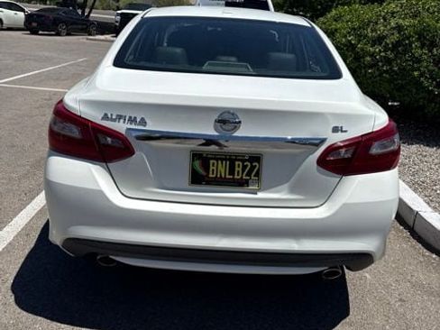 Used 2018 Nissan Altima 2.5 SL FWD image 11