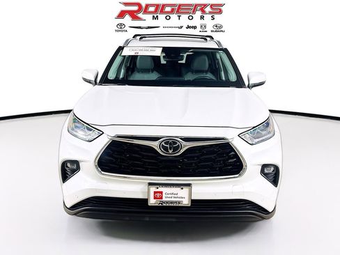 Certified 2022 Toyota Highlander Limited image 2