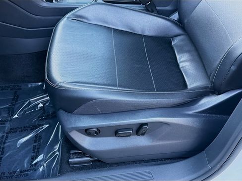 Used 2018 Volkswagen Tiguan SE w/ 18" Alloy Wheels Package image 18