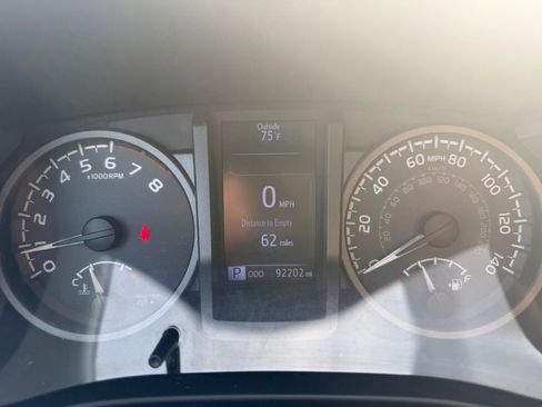 Used 2018 Toyota Tacoma TRD Sport AWD/4WD image 15