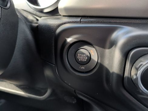 Used 2021 Jeep Gladiator Sport AWD/4WD image 30