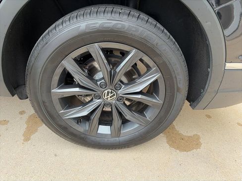 Used 2024 Volkswagen Tiguan SE image 22