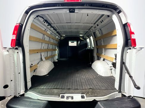 Used 2024 GMC Savana 2500 w/ Driver Convenience Package image 31