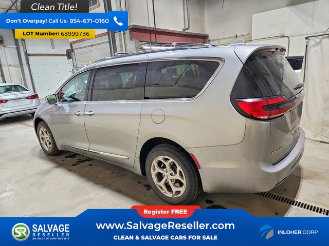Used 2021 Chrysler Pacifica Limited AWD/4WD image 3