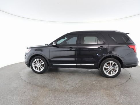Used 2019 Ford Explorer XLT w/ Equipment Group 202A image 7