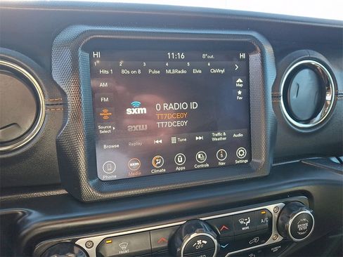 Used 2023 Jeep Gladiator Overland image 18