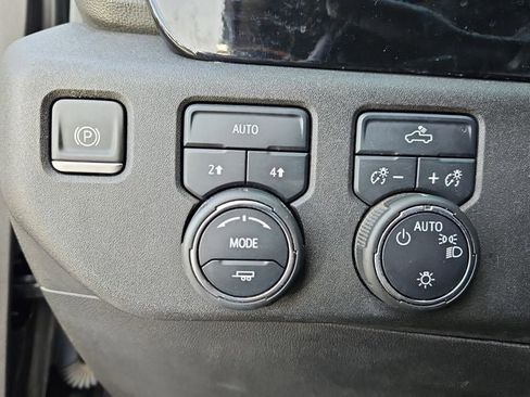 Used 2022 Chevrolet Silverado 1500 LT image 32