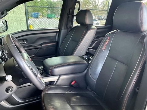 Used 2021 Nissan Titan PRO-4X w/ Pro-4x Convenience Package image 7