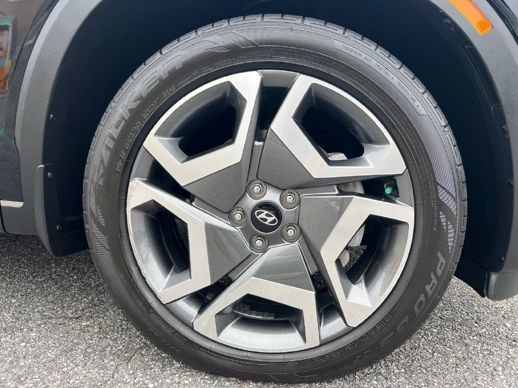Used 2023 Hyundai Palisade Limited w/ Winter Package FWD image 14