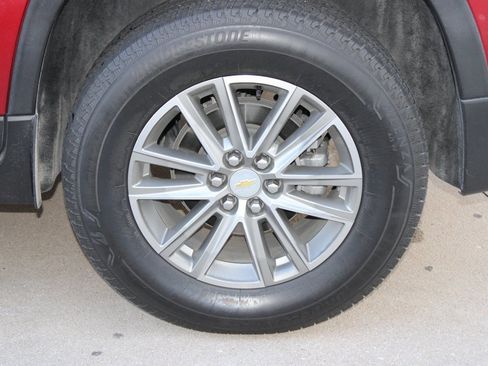 Used 2023 Chevrolet Traverse LT image 30