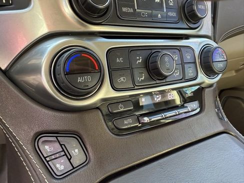 Used 2020 Chevrolet Suburban Premier image 28