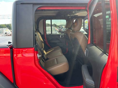 Used 2021 Jeep Gladiator Rubicon w/ Uconnect 4C Nav & Sound Group image 23