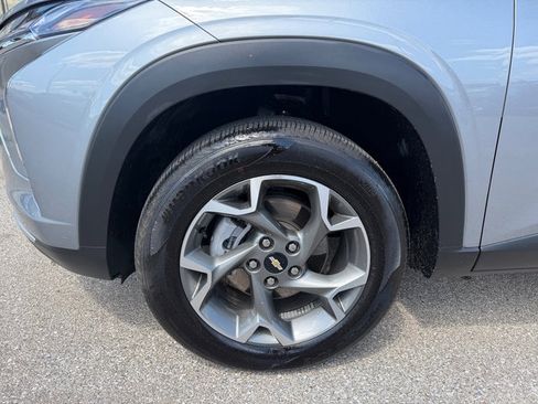 Used 2025 Chevrolet Trax LT w/ Driver Confidence Package FWD image 27