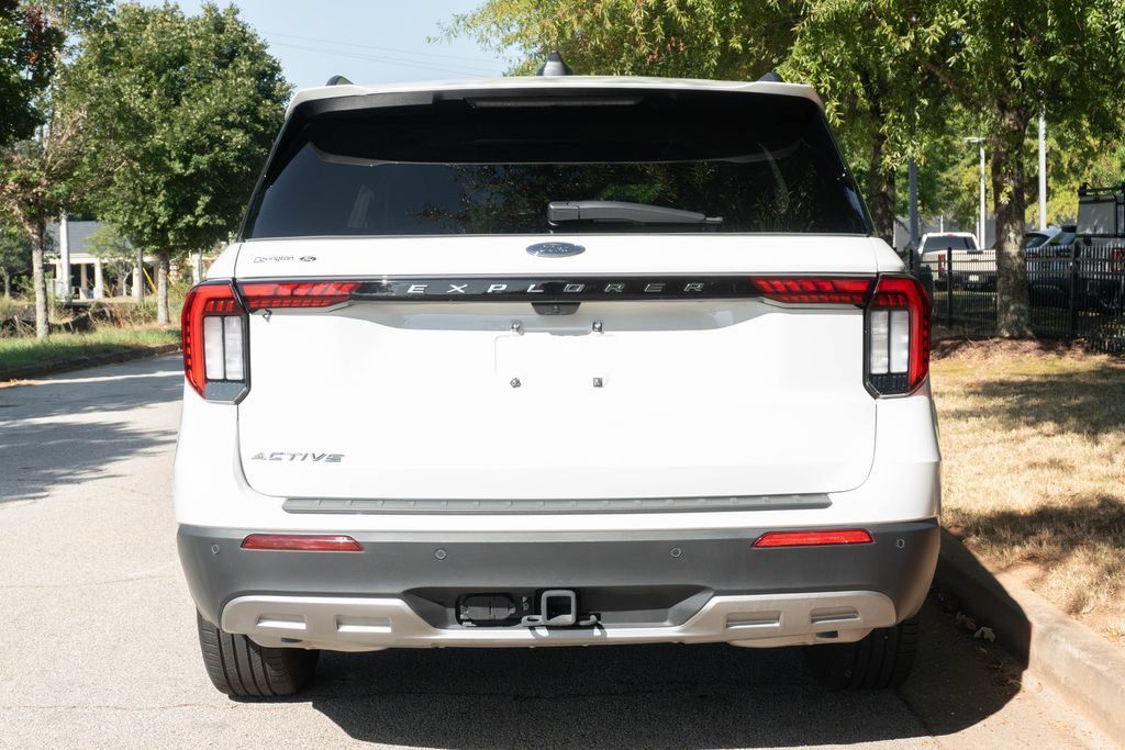 Used 2025 Ford Explorer Active w/ Active Comfort Package RWD image 7