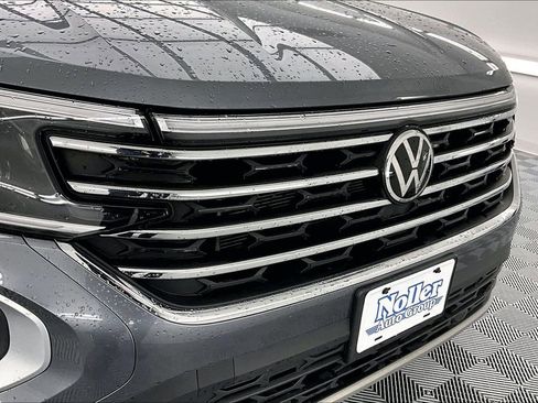 Used 2025 Volkswagen Atlas SE FWD image 29