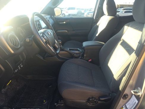 Used 2017 Toyota Tacoma TRD Sport image 27