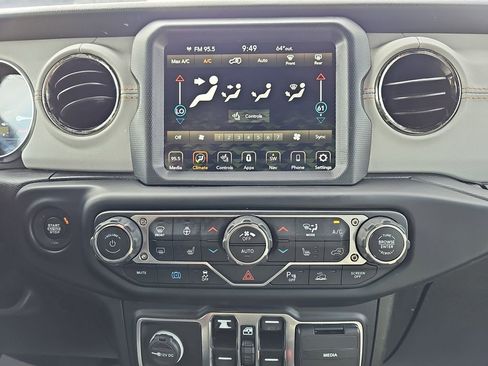 Used 2022 Jeep Wrangler Unlimited Sahara image 29