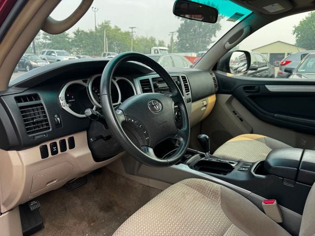 Used 2005 Toyota 4Runner SR5 AWD/4WD image 10