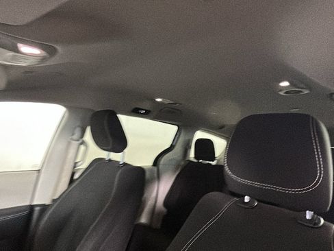 Used 2023 Chrysler Voyager LX FWD image 13